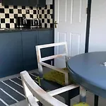 3br - Sleeps 7 - Free Parking - アパート アシー