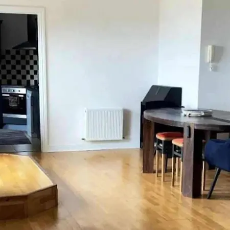Lejlighed 3br - Sleeps 7 - Free Parking - *