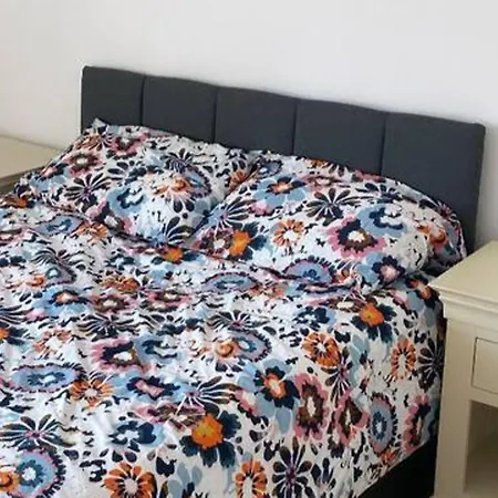 3br - Sleeps 7 - Free Parking - *