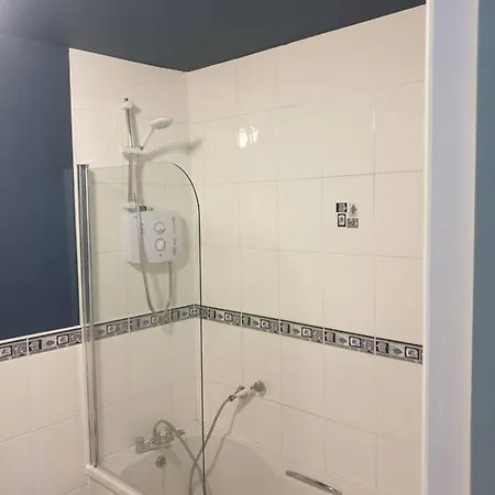 3br - Sleeps 7 - Free Parking - Apartman
