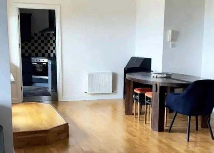 Apartman 3br - Sleeps 7 - Free Parking - *