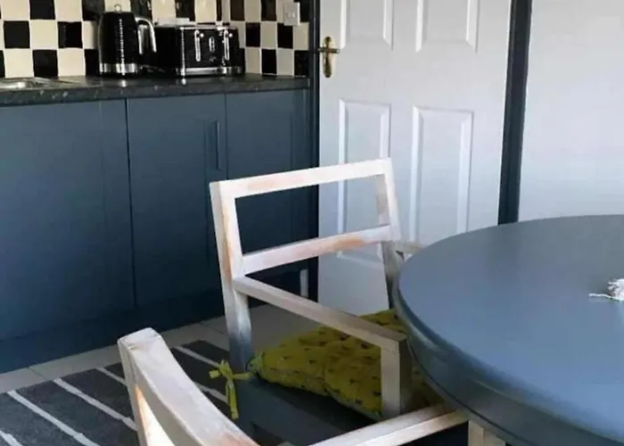 3br - Sleeps 7 - Free Parking - Apartman Athy