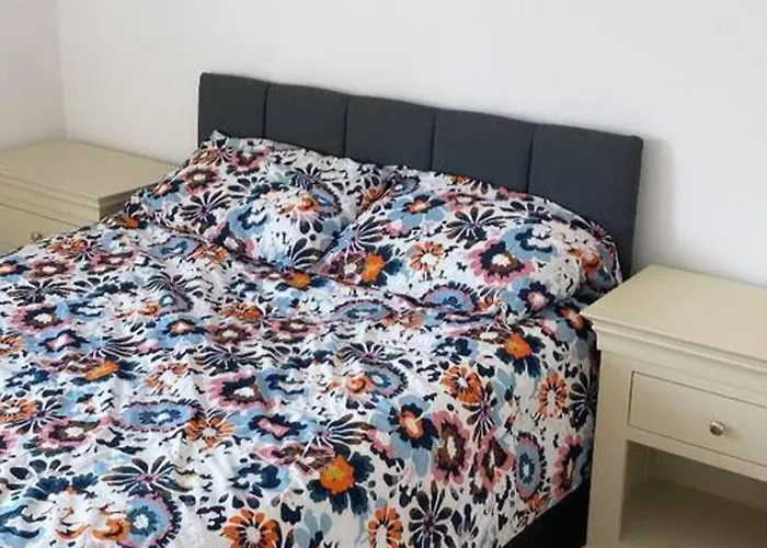 3br - Sleeps 7 - Free Parking - *