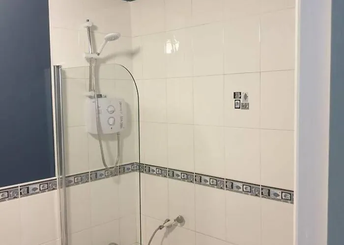 3br - Sleeps 7 - Free Parking - Apartman